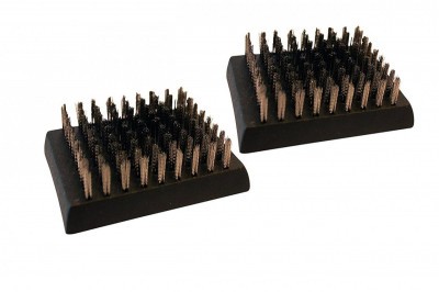 Set of replacement brushes for cleaning the grill