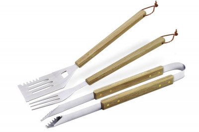 Grill set with wooden handles